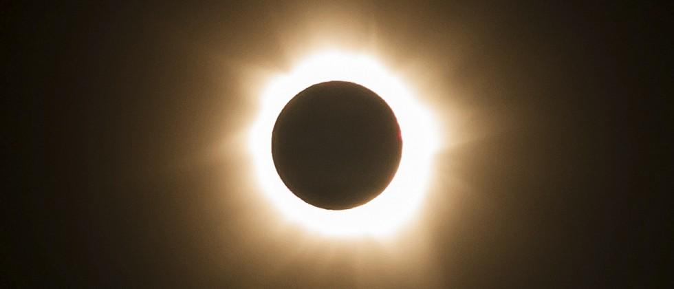 how-to-watch-the-solar-eclipse-tonight-slashgear