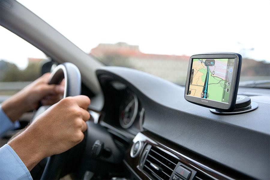 TomTom 42, 52, and 62 offer map updates for life - SlashGear