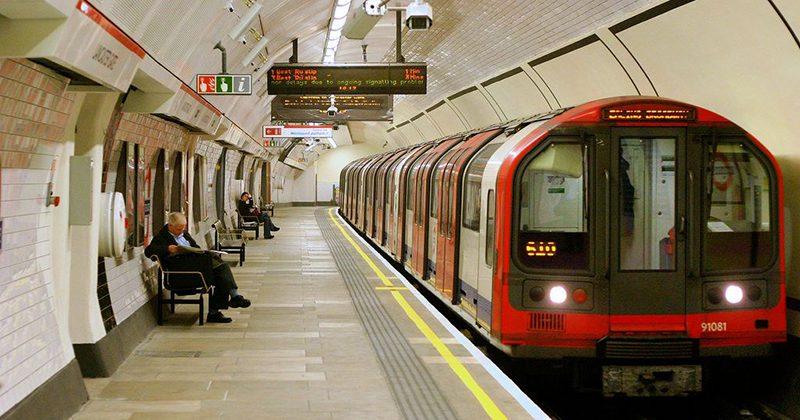 London subway turns to Twitter for service disruption -