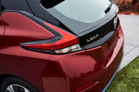 Is aan het huilen Jaar elk 2018 Nissan Leaf Versus 2018 Hyundai Ioniq Electric – Head to Head In-Depth  - SlashGear