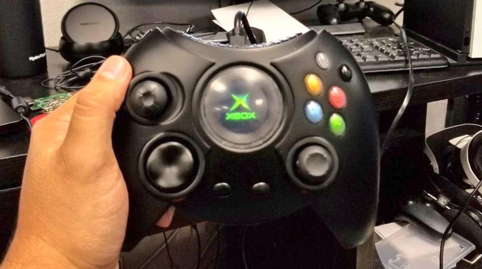 Xbox One's Duke controller is a massive blast from the past - SlashGear