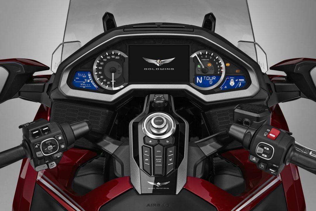 2018 Honda Gold Wing: Now even your bike has CarPlay - SlashGear