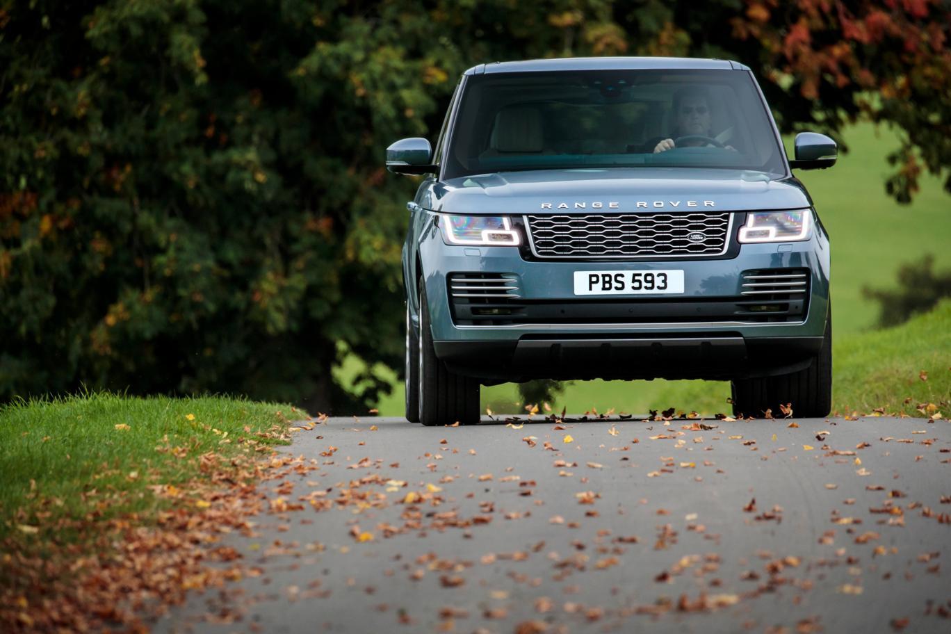 Range Rover 2018 Plug In Hybrid Luxury Suv Debuts Slashgear - 2017 range rover roblox