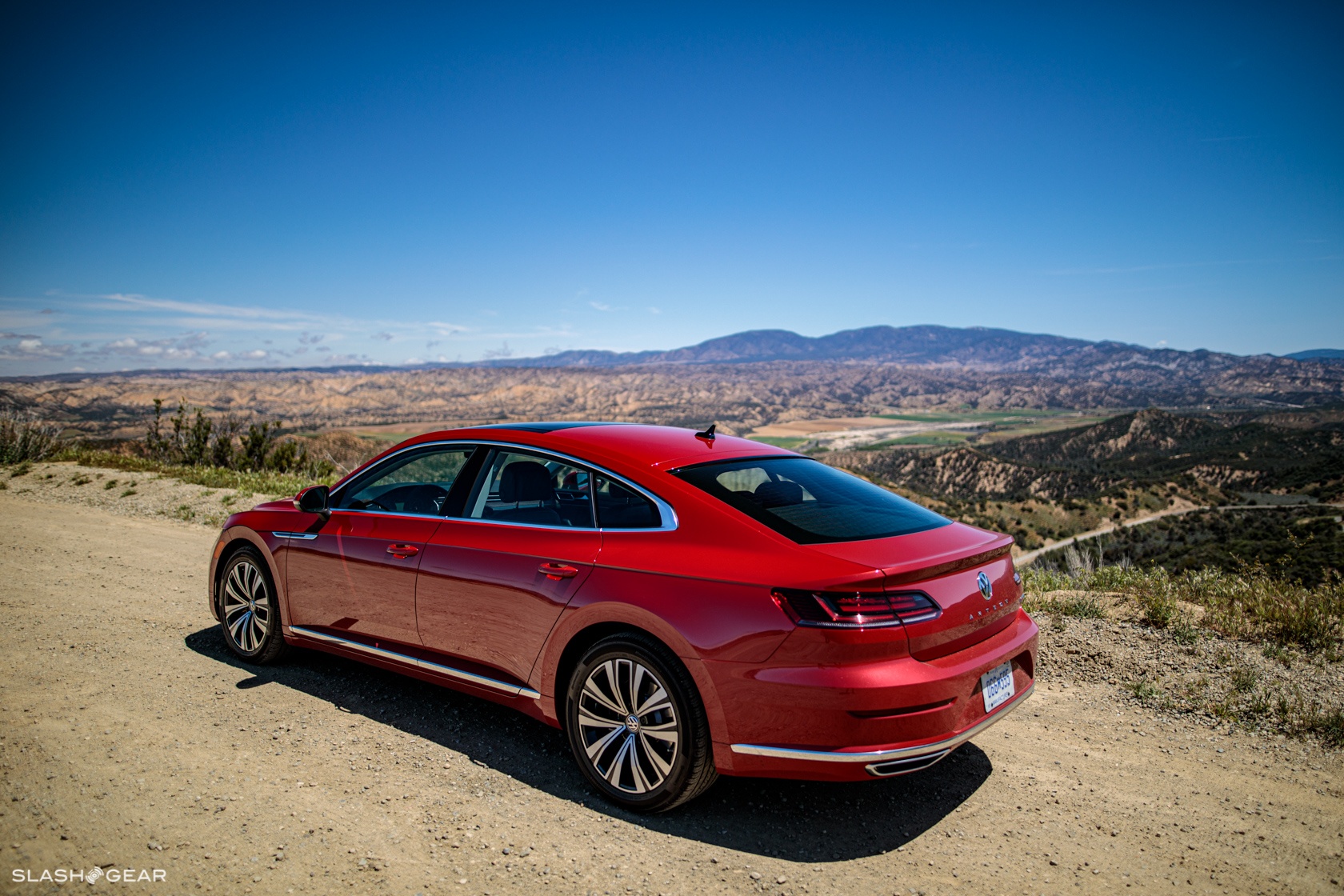 Volkswagen Arteon красный