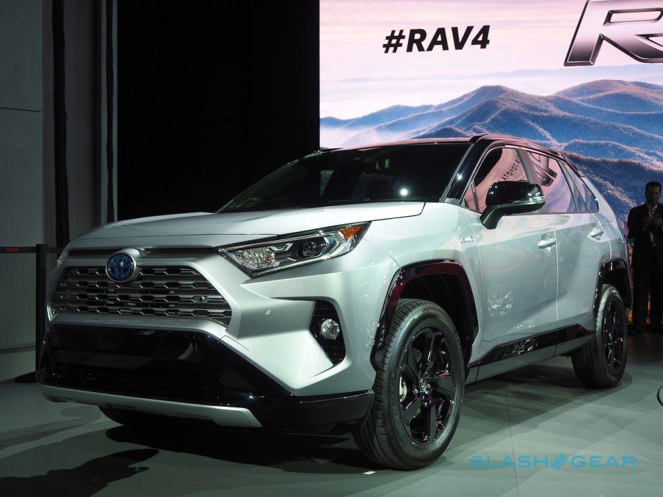 2019 Toyota RAV4 first look: SUV bestseller gets new AWD, CarPlay, more ...