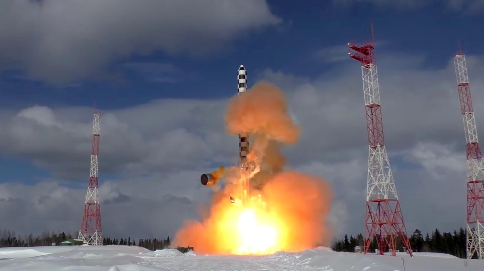 Watch Russia's Satan 2 ICBM launch in missile's second test - SlashGear