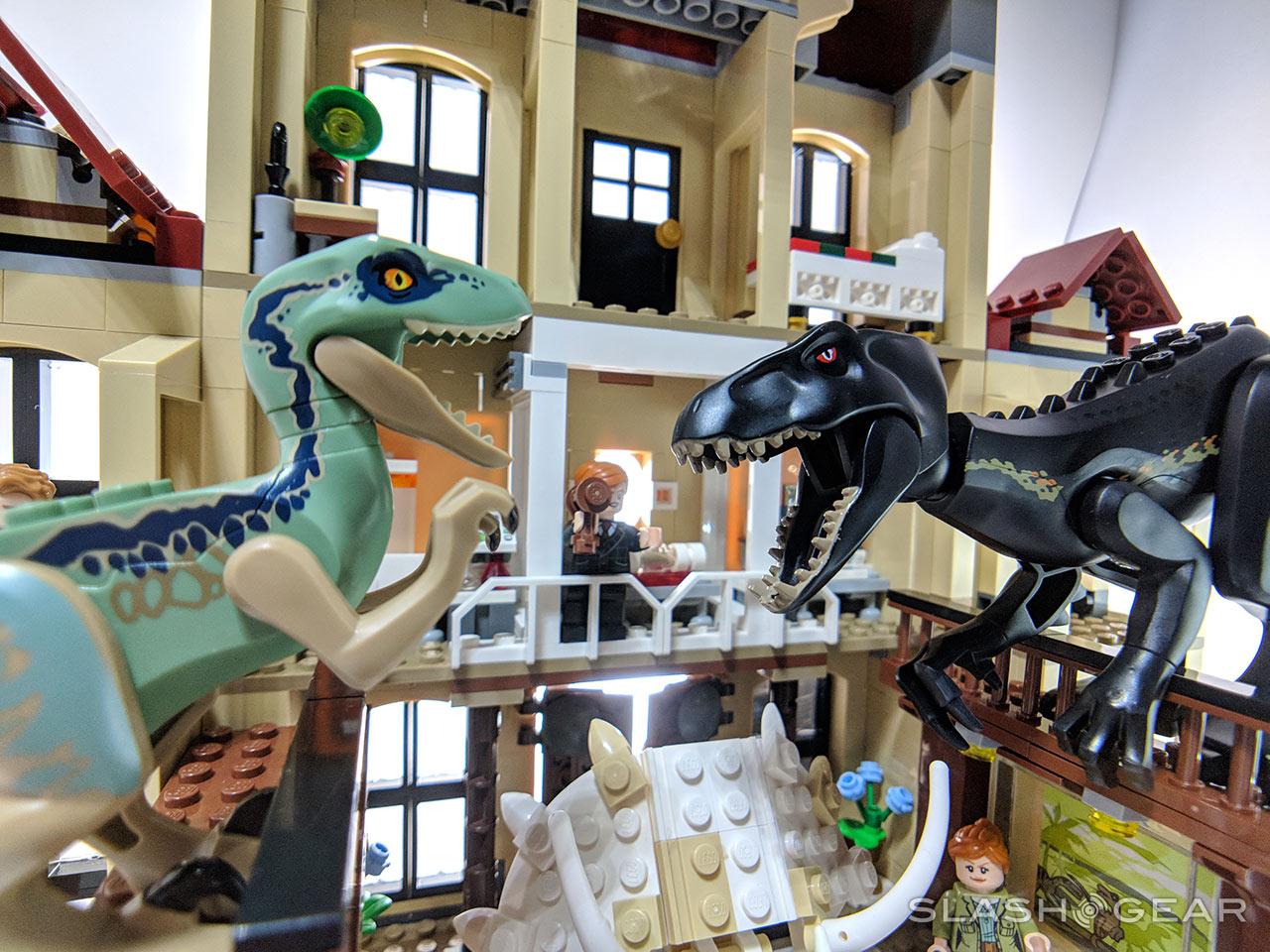 lego jurassic world escape the indoraptor