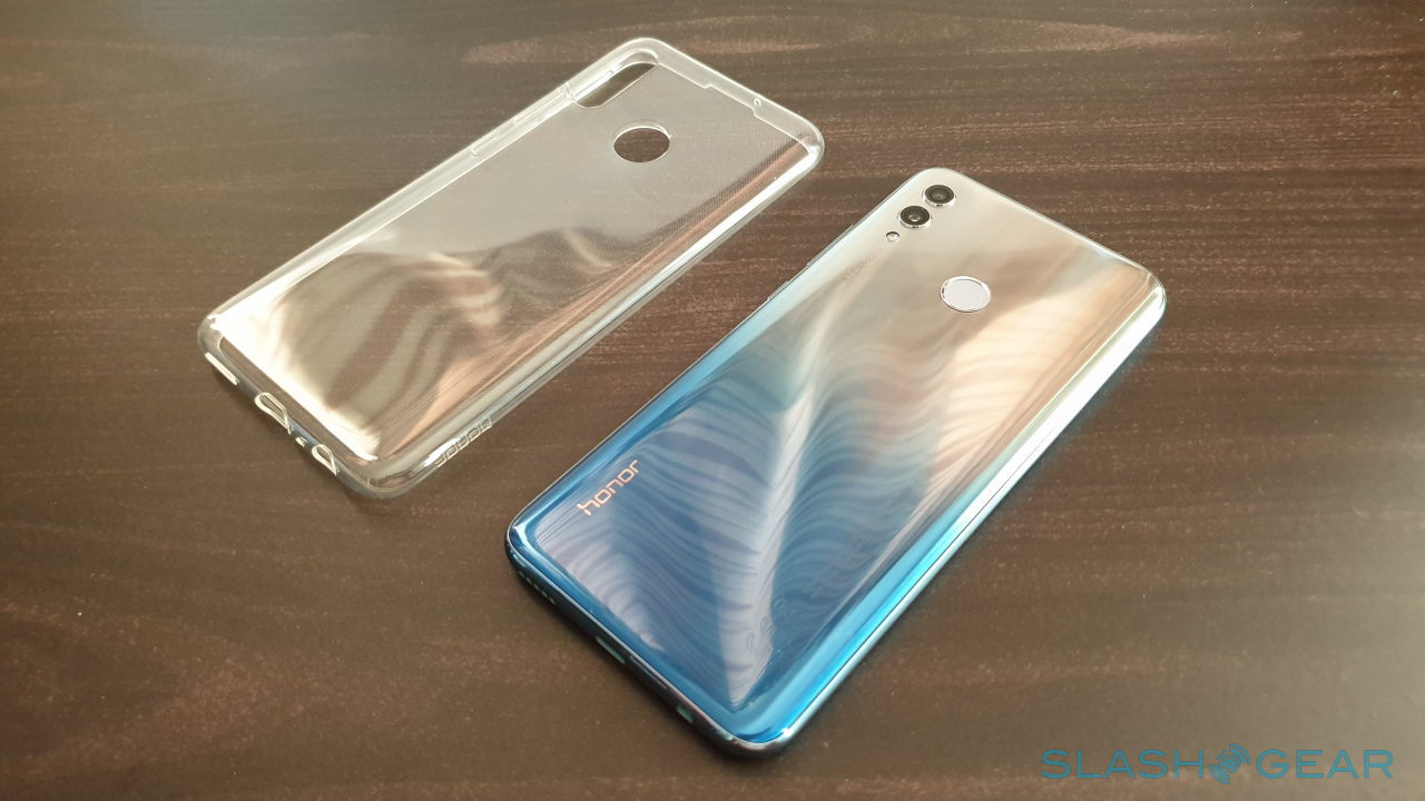while the honor 8x was made a time when wide notches were still en vogue the honor 10 lite has its cutout slimmed down to a tiny waterdrop - fortnite honor 10 lite
