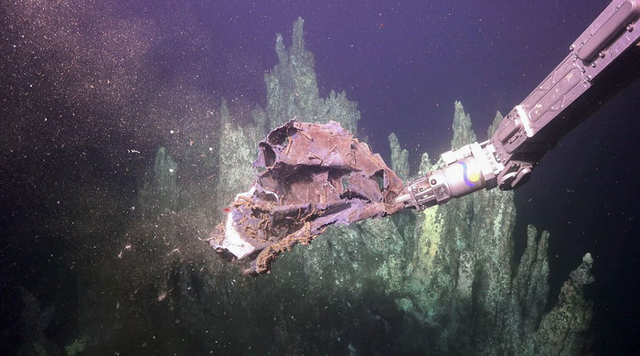 Rainbow Mineral Towers Found Under Trash At Ocean's Floor - SlashGear