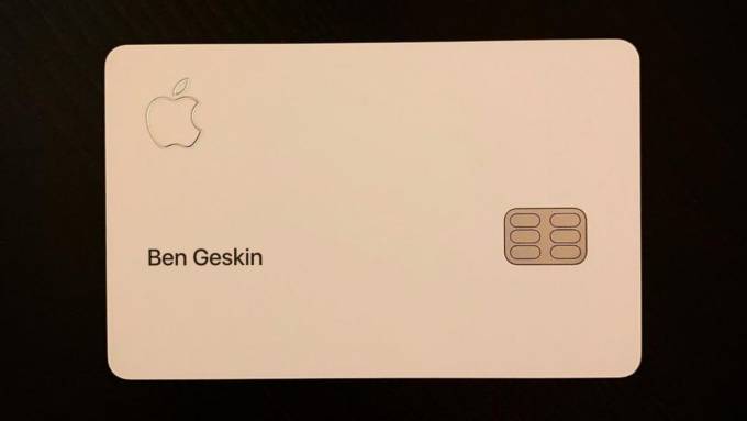 Apple Card shows up in the flesh with its minimalist design - SlashGear