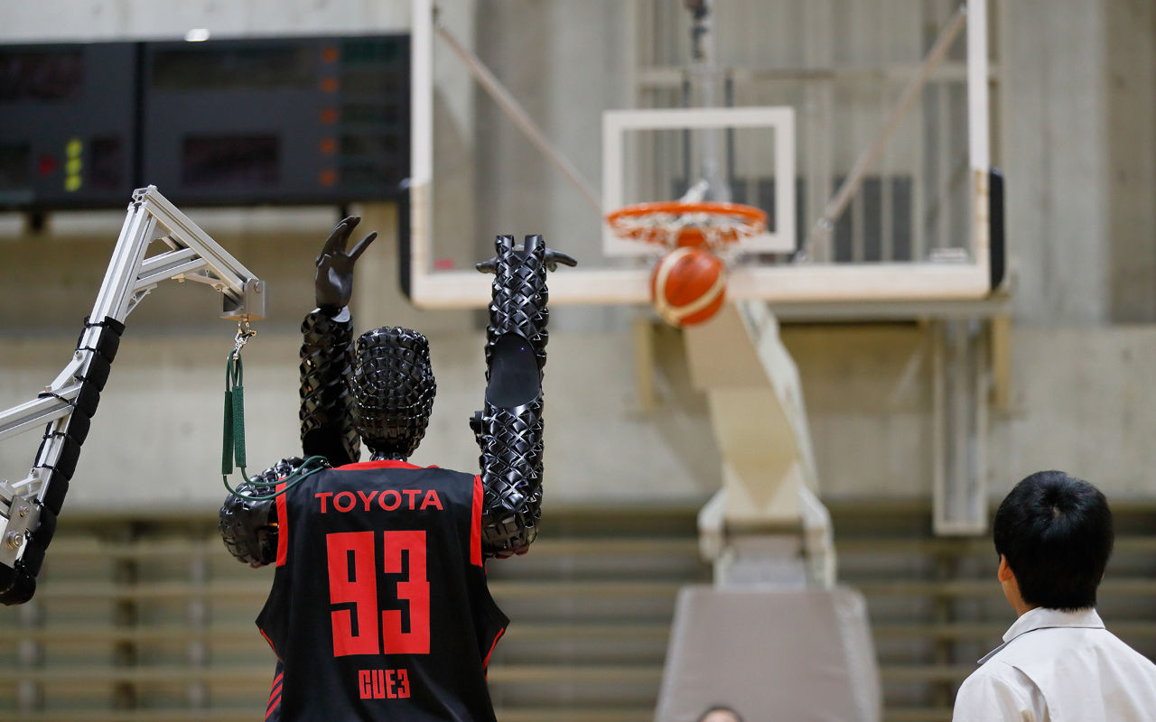 Toyota basketball robot sets world record with 2,020 free throws