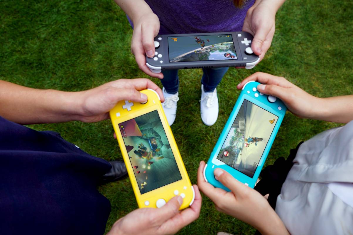 Nintendo Switch Lite vs Switch – Which is the right one for you - SlashGear