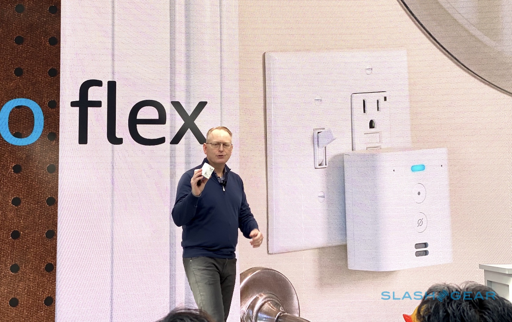 Echo Flex Plugs Alexa Right Into An Outlet With Modular Accessories Slashgear