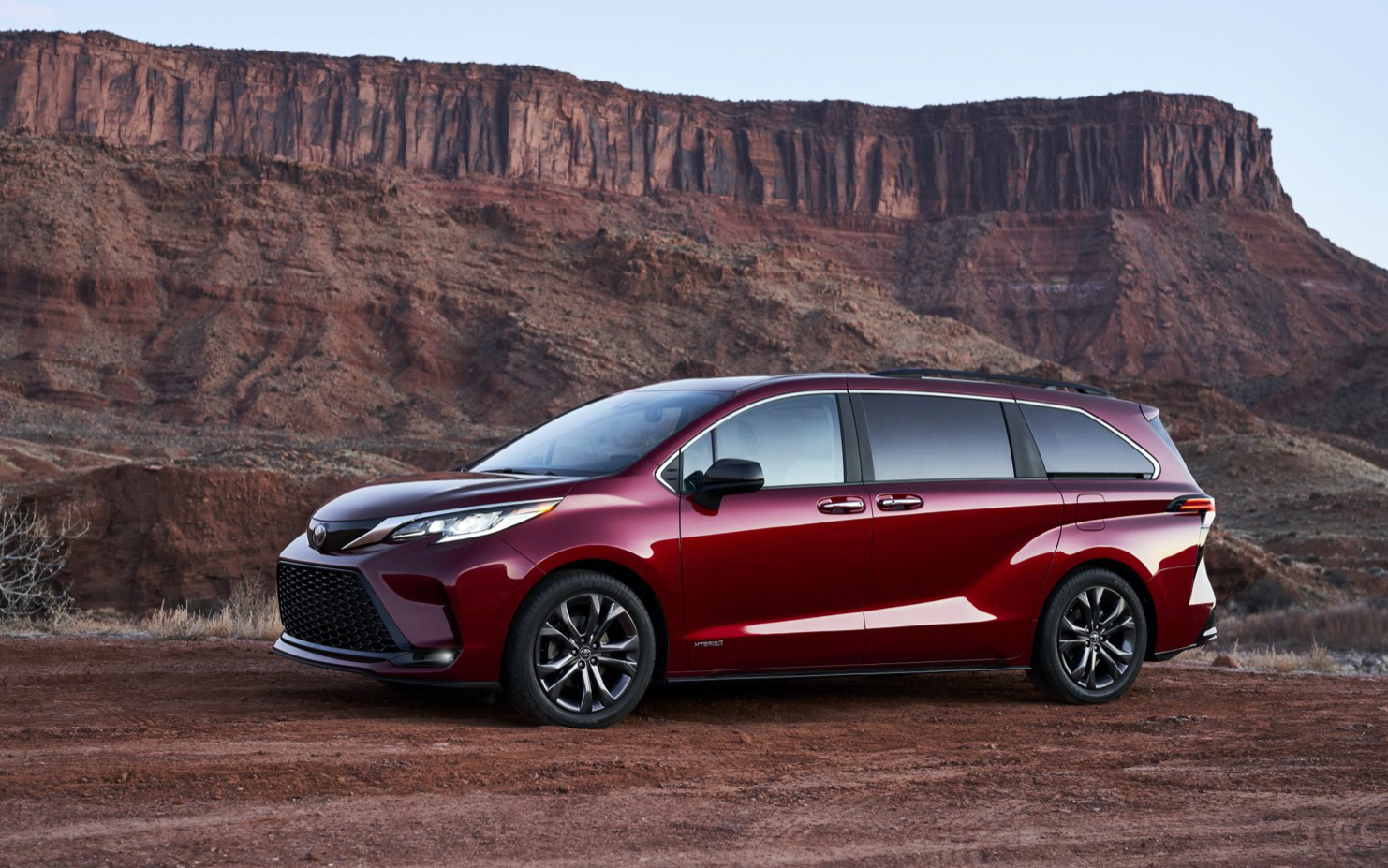 2021 Toyota Sienna Revealed A Hybrid Minivan You Ll Actually Want Slashgear