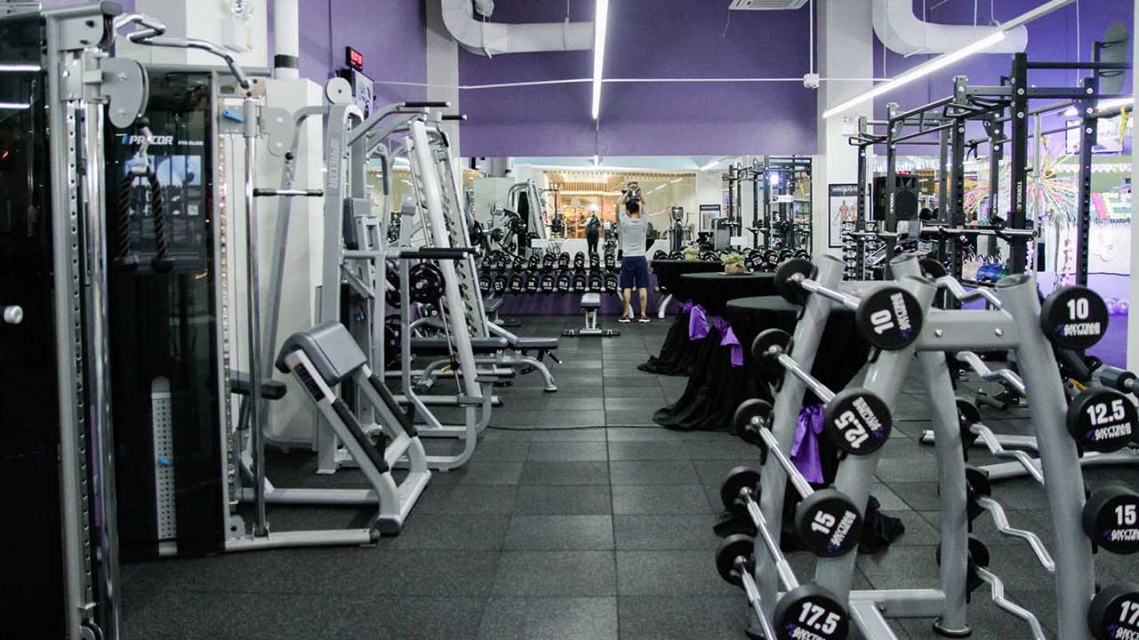 Gym equipment is covered in antibiotic-resistant bacteria, study warns ...