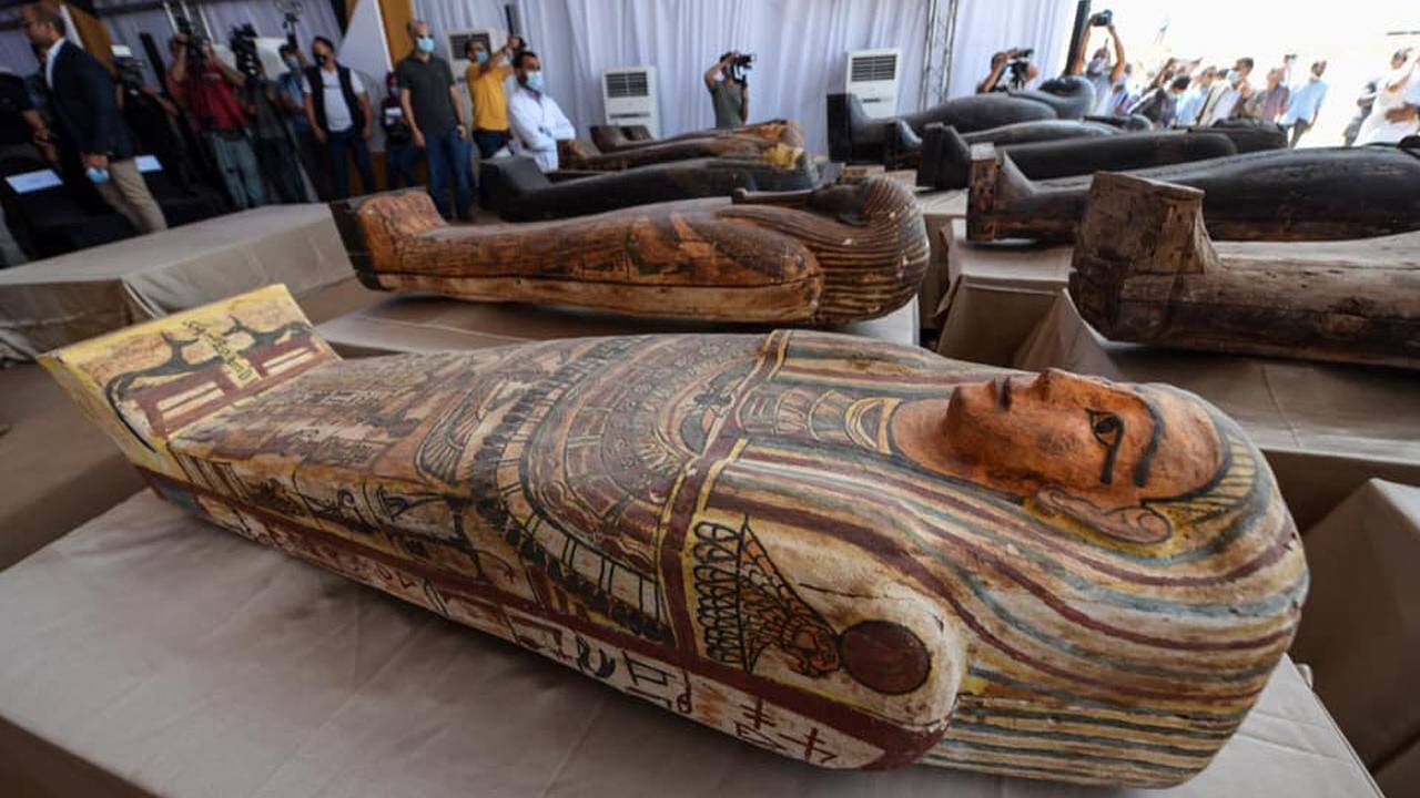 59 sealed sarcophagi and mummies discovered in Egypt - SlashGear