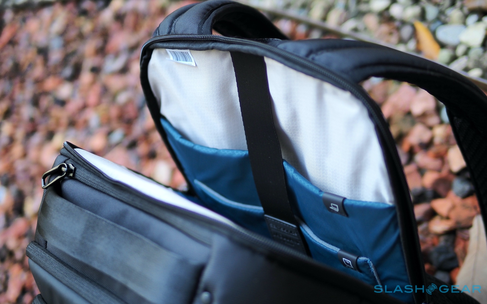 Samsonite Konnect-I Backpack With Google Jacquard Review - A Strokable ...