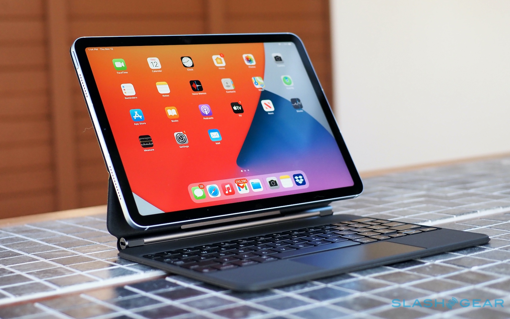 Apple iPad Air (2020) Review – Marvel in the Middle - SlashGear