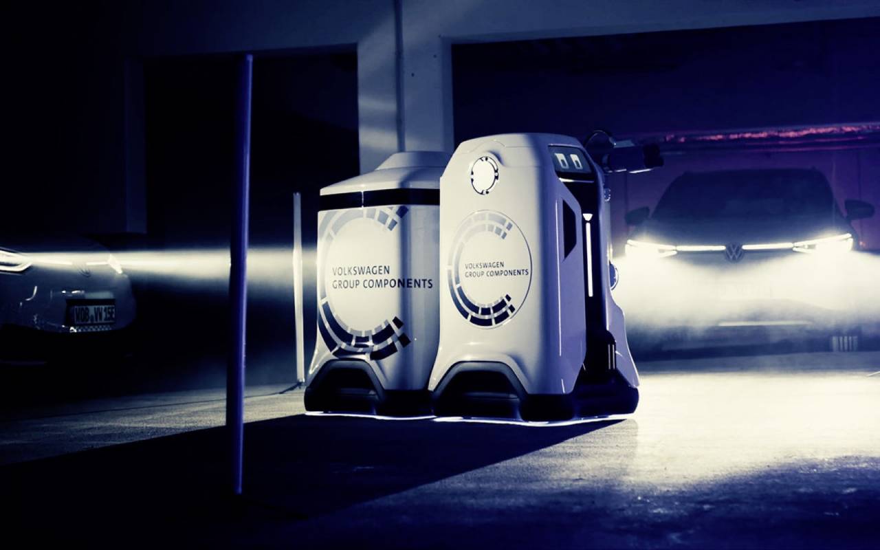 VW mobile charging robot would bring the power to your EV SlashGear