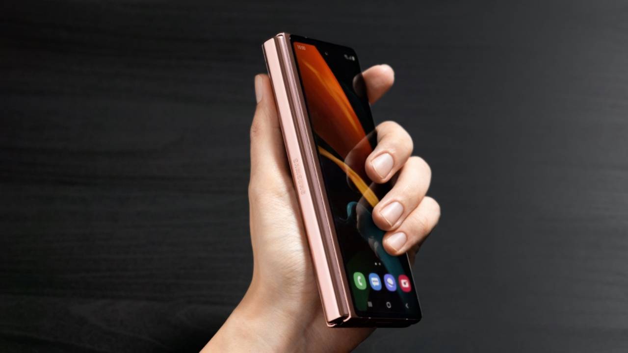 Galaxy Z Fold 3 To Get Smaller Cover Screen Z Flip 2 Get A Bigger One Slashgear