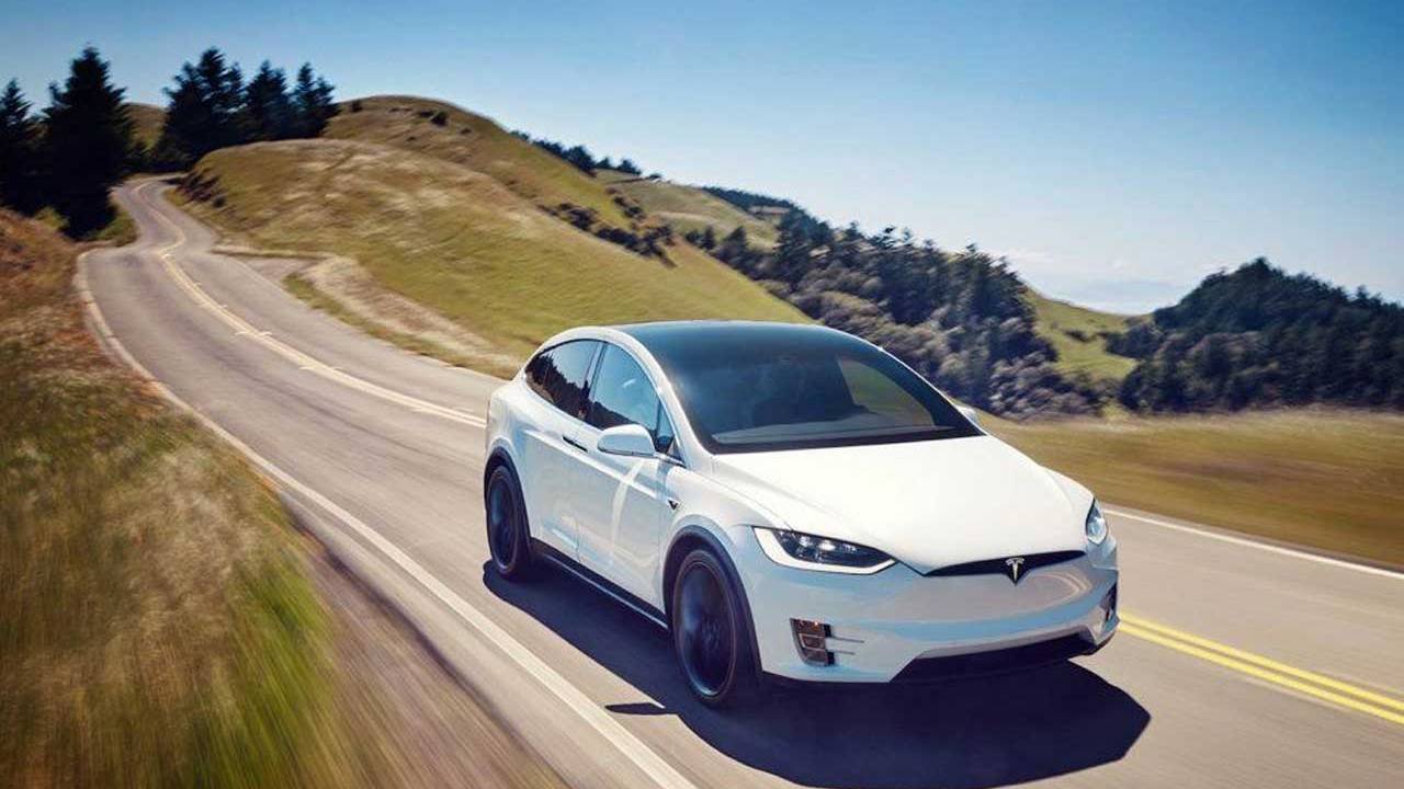 Tesla Software Update Allows Owners To Change Their Horn Sound Slashgear