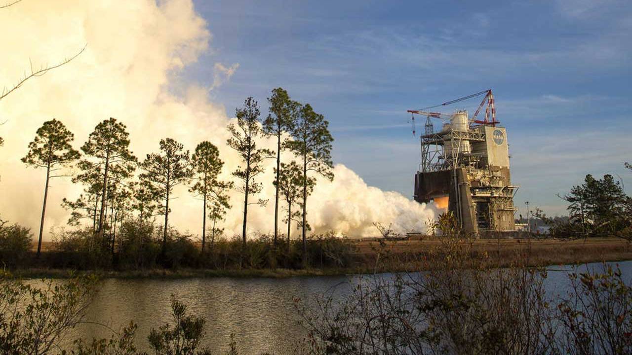 nasa-conducts-space-launch-system-hot-fire-test-slashgear