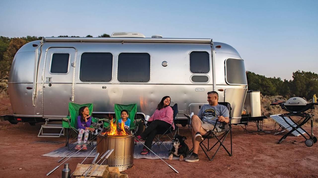 Airstream Flying Cloud 30fb Office Trailer Lets You Work Anywhere Slashgear