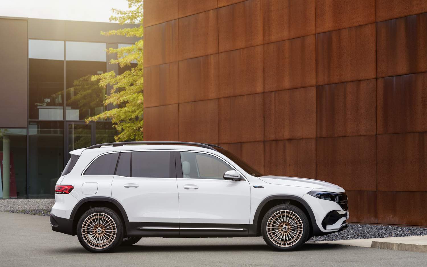 2022 Mercedes-Benz EQB electric SUV gets 3 rows and a US release ...