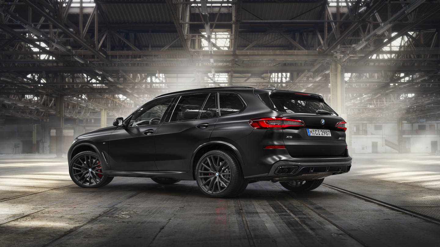 2022 BMW X5 Black Vermilion Edition has sinister black and red