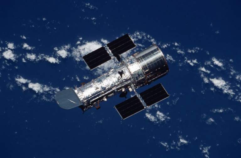 Hubble wakes up after NASA Space Telescope fix success - SlashGear