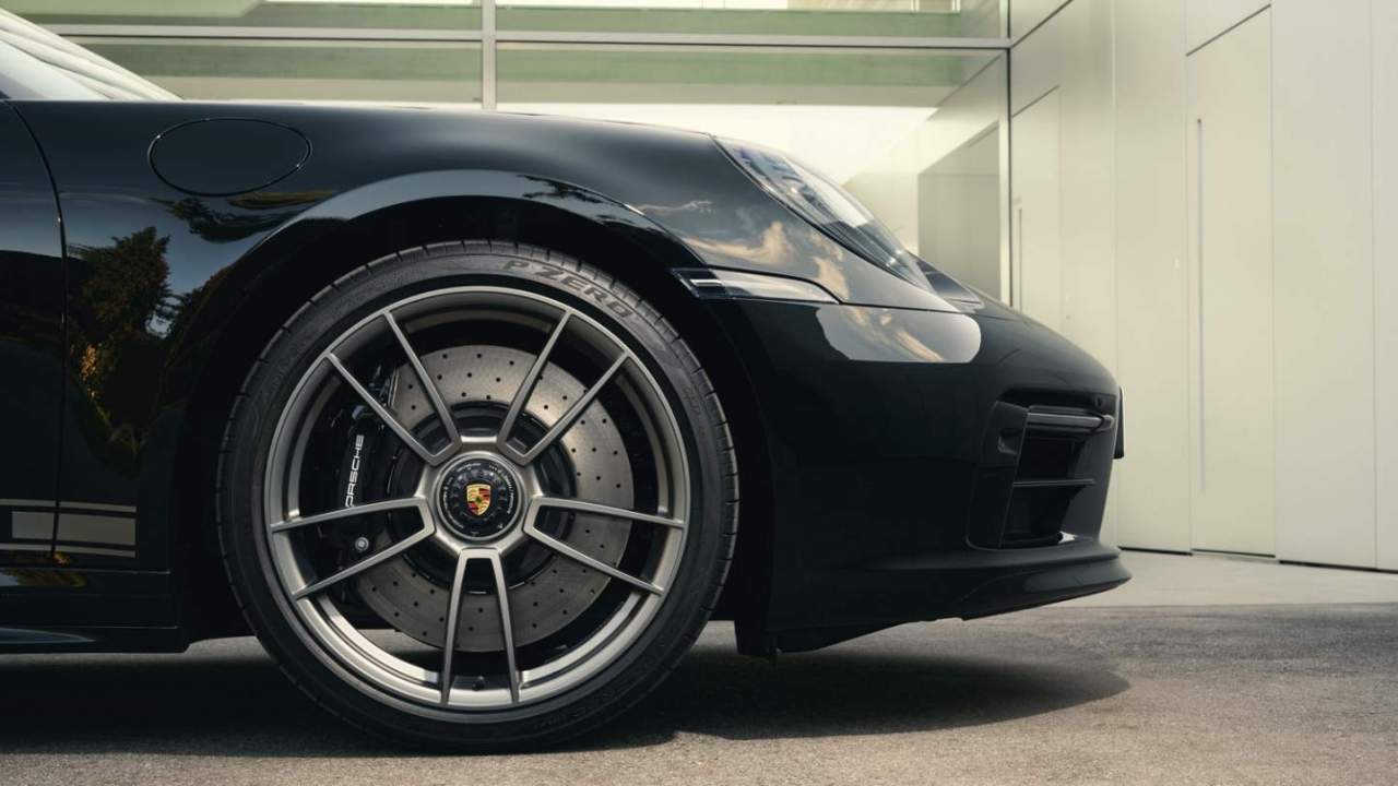 Afwijzen levering aan huis lineair Porsche Design celebrates its 50th anniversary with an exclusive 911 Targa  4 GTS - SlashGear